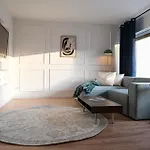 Holiday home Deluxe House Mit Terrasse & Garten - Komfort & Raum Duisburg