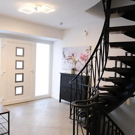 Ferienhaus Deluxe House mit Terrasse&Garten - Komfort&Raum Duisburg